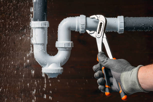 Professional Emergency Plumber technician working in Paige, TX